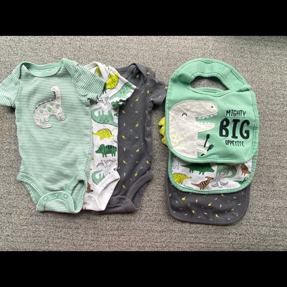 Onesie & Bib Lot